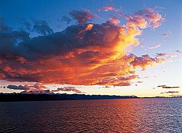 《超级房车赛：传奇》2＆25发行 首段实机演示公布